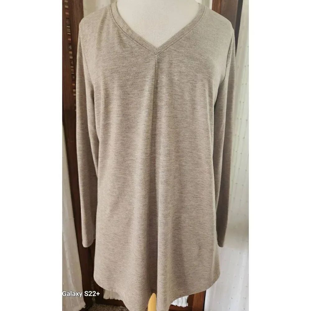 T70 Apt 9 Heather Tan Long Sleeve Tee w Gold Sparkly Threads V-neck